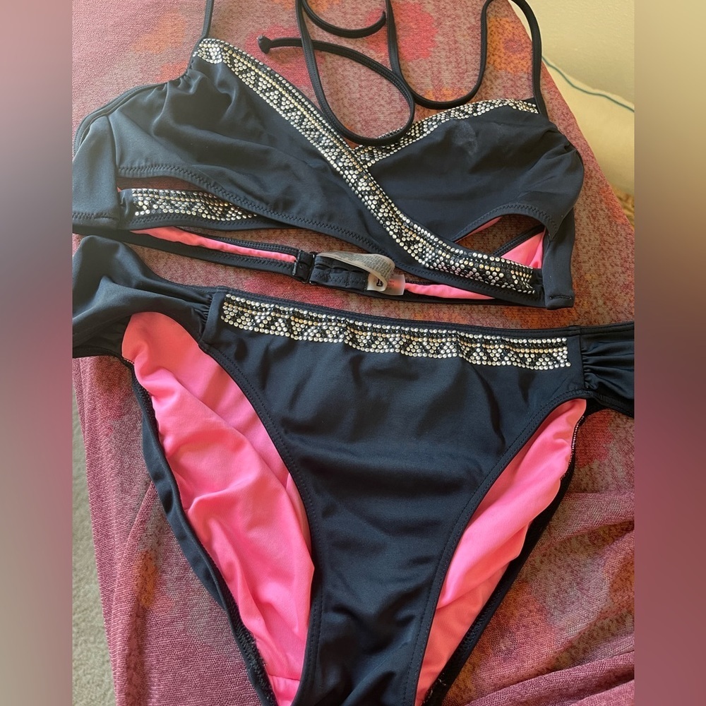 VS PINK bikini set/free with purchase. Must add to bundle